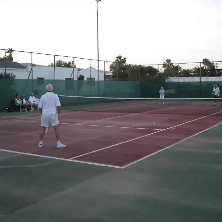 Deluxe 2 Bedroom On Brisas Complex With Large Heated Pool, Close To